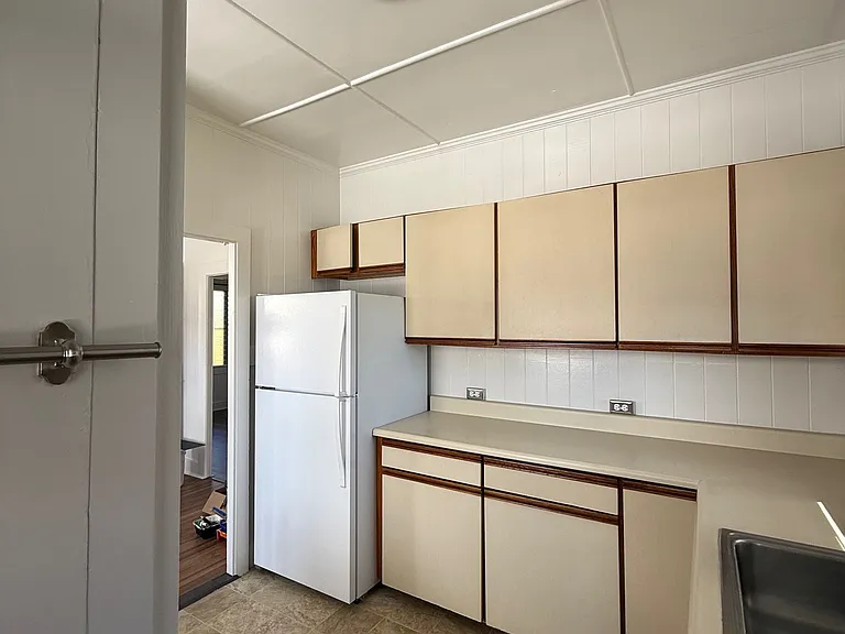 Kitchen: furnished with full size refrigerator and stove/oven