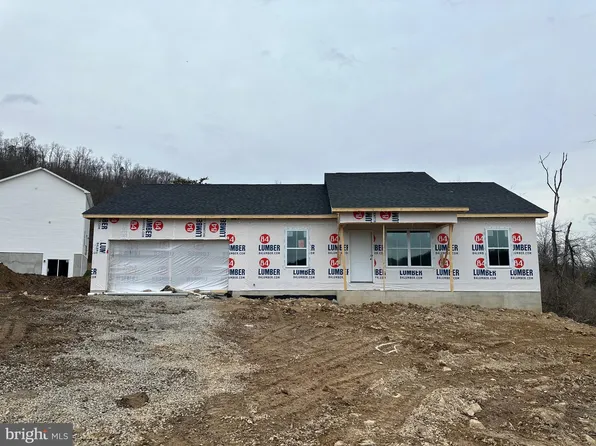 Andrew Ct, Berkeley Springs, WV 25411