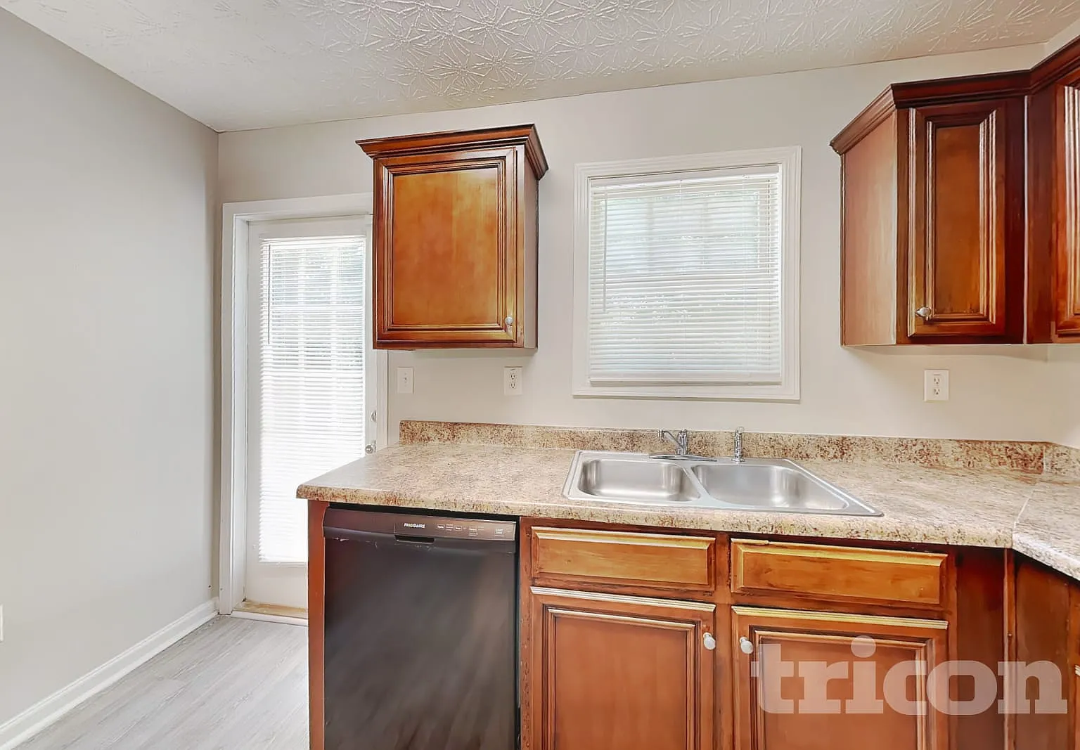 1047 Wedgewood Court Conyers GA — Photo 4