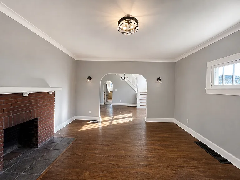 3419 Broadway St — Photo 2