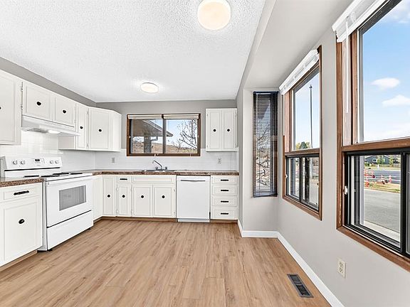 4th image of 164 W Beaconsfield Way NW