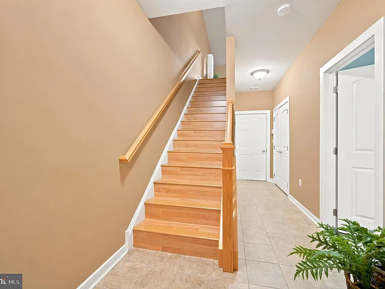4437 Driftwood Dr — Photo 2