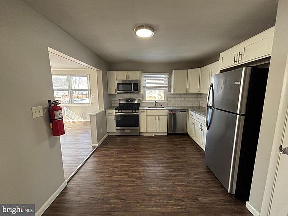 4th image of 102 Ginger Ave