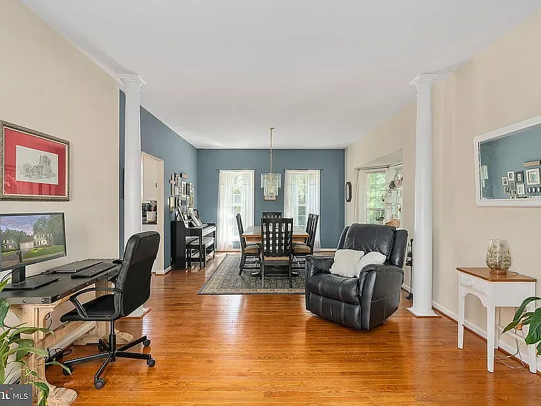 17 Whitestone Dr — Photo 10