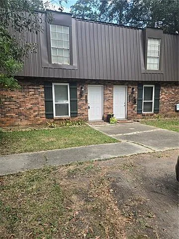 2 bed, 1.5 bath, 1000 sqft, $1,300 — Photo 2