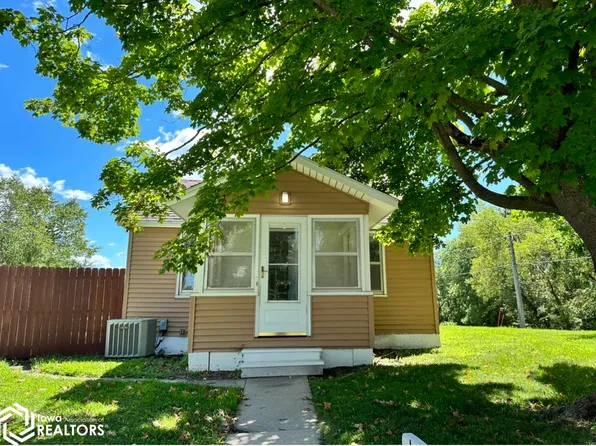 703 S 1st St, Iowa Falls, IA 50126