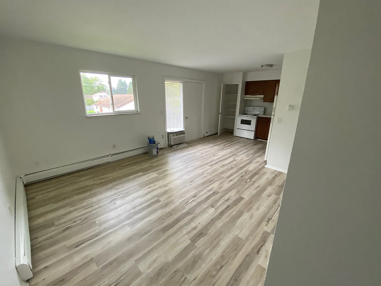 Studio, 750 sqft, $1,025 — Photo 2