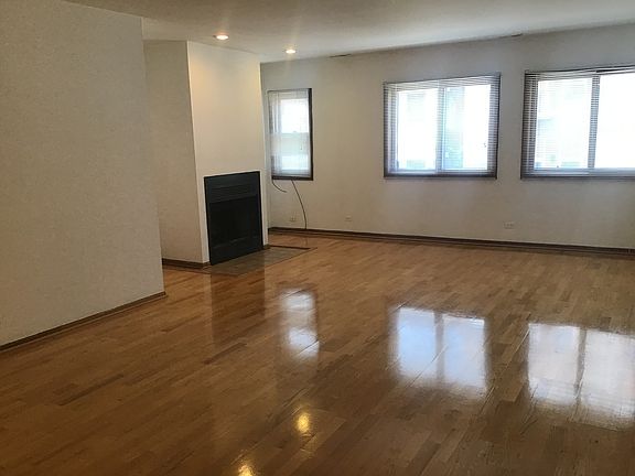 3rd image of 1455 W Fullerton Ave APT 301