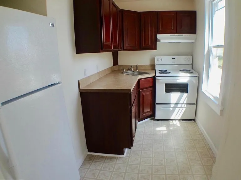 802 Bridge St #2 — Photo 3
