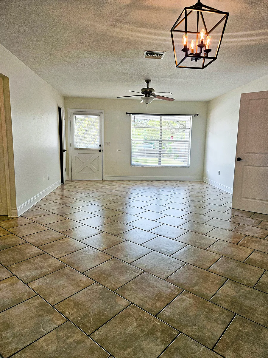 Building Photo - 1366 Pacific Ct