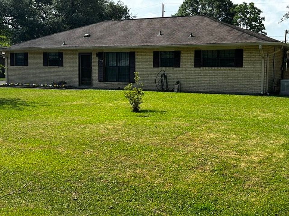 37233 Miller Rd - Property Image