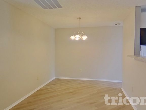 4th image of 2537 Rialto Way