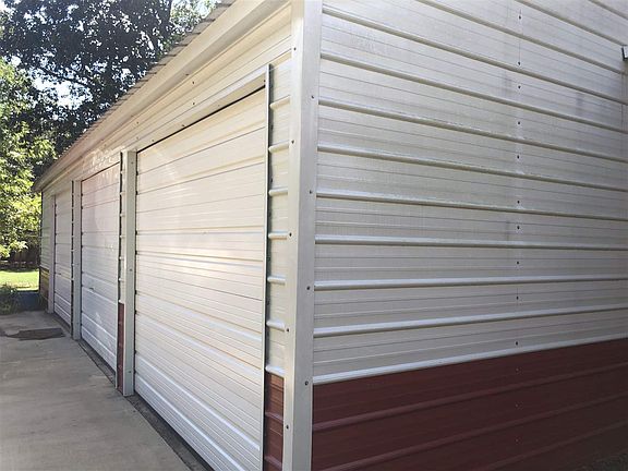 4th image of 204 Park Ln