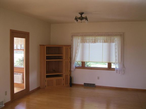 2nd image of 224 Dewey St