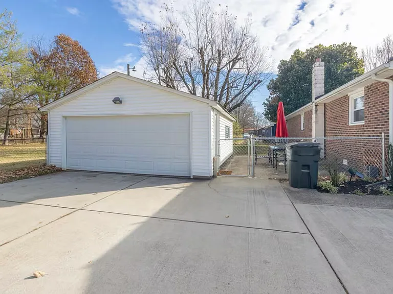 1512 Veterans Pkwy — Photo 12