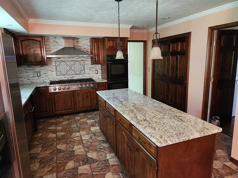 17115 Ridgefield Ct — Photo 6