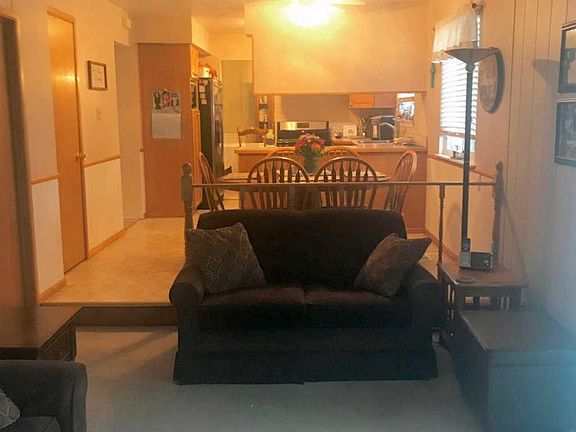 4th image of 27438 Crestwood Dr