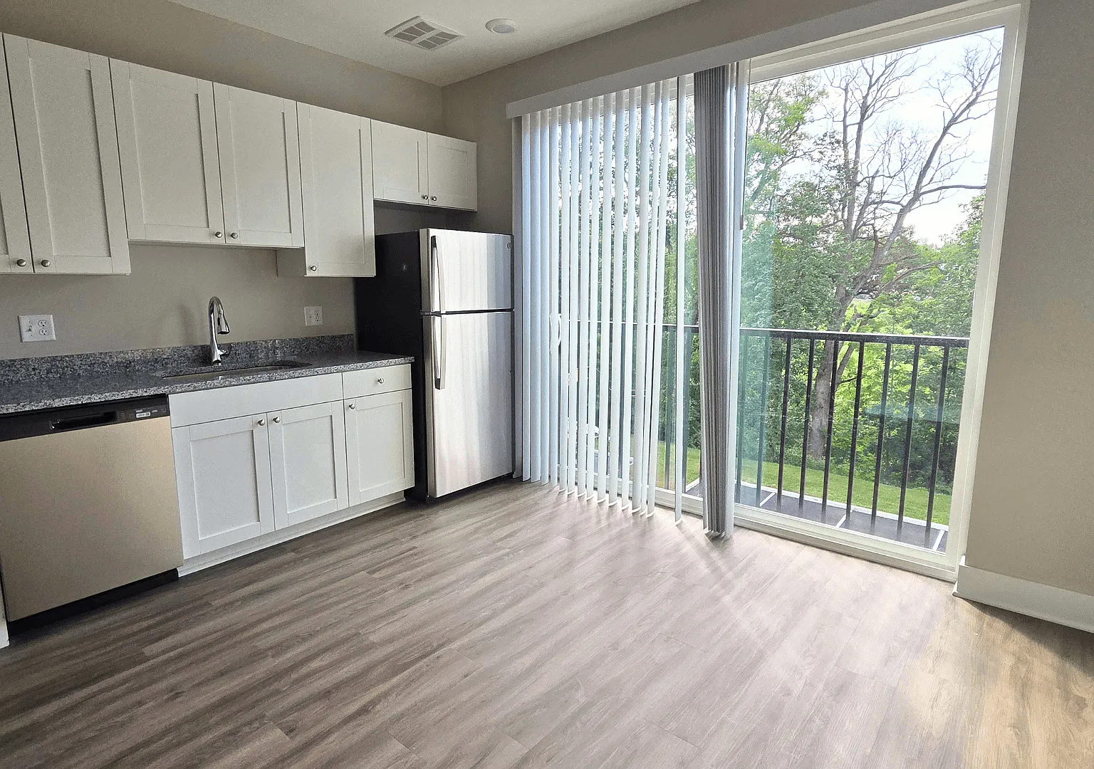 Greenwood Commons Apartments — Photo 1