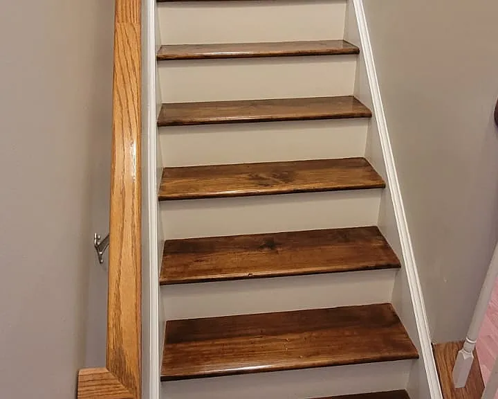 Hardwood Finished Staircase to Bedrooms (NO carpet in Staircase for easy cleaning and maintenance)