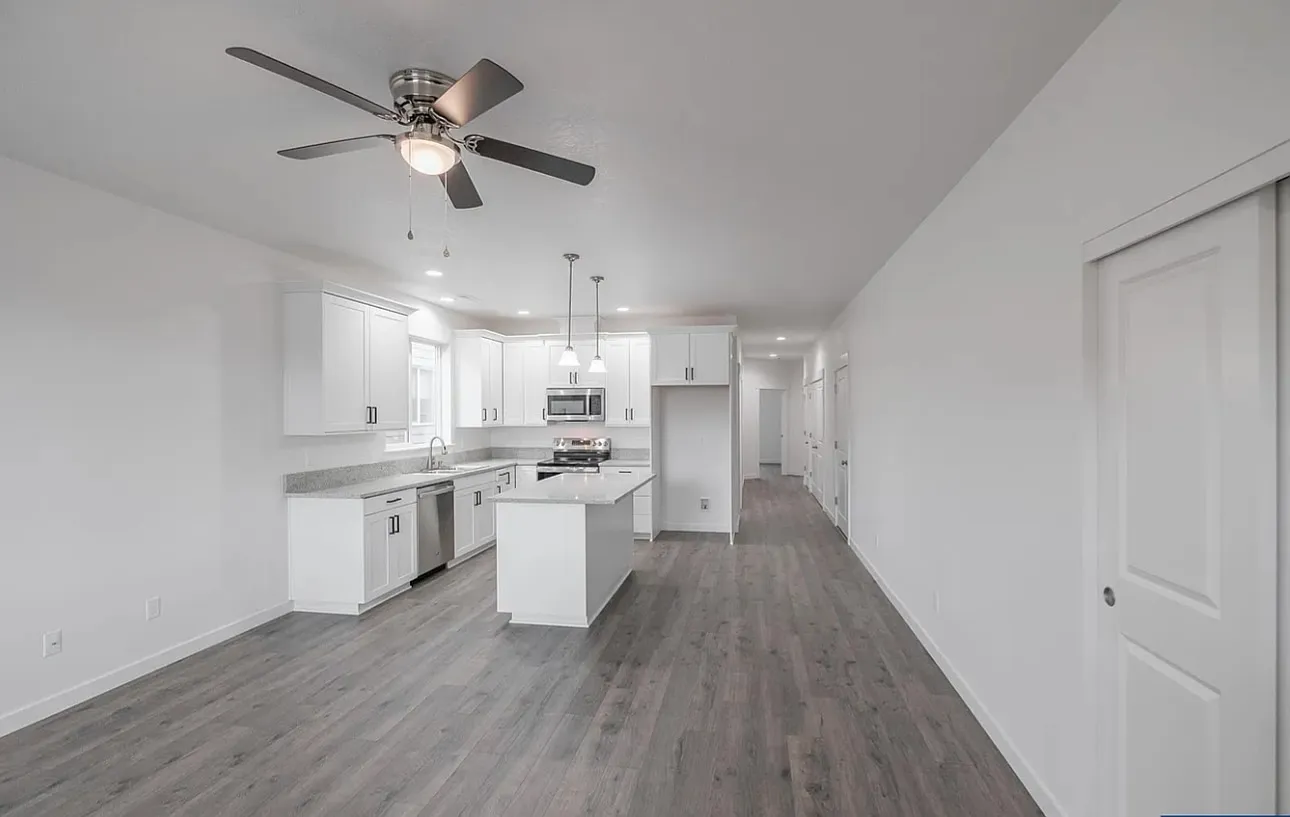 3 bed, 1335 sqft, $2,100 — Photo 2
