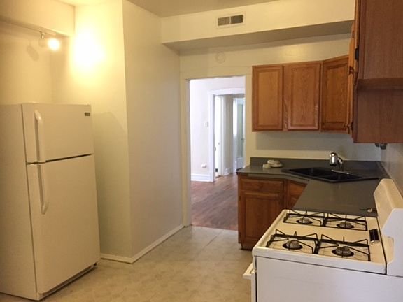 3rd image of 2476 N Lincoln Ave #3N