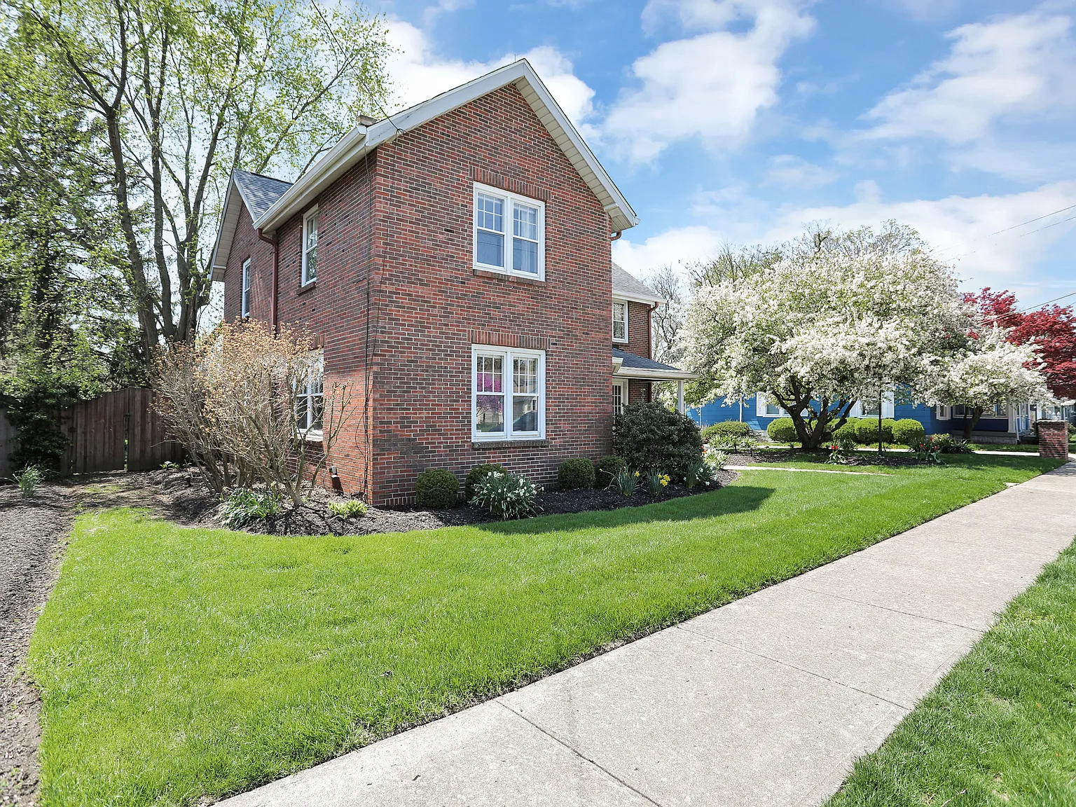 4 bed, 2.0 bath, 4708 sqft, $3,000 — Photo 3
