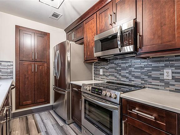 5th image of 24212 Plantation Dr NE