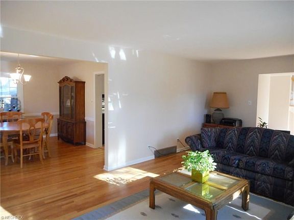 4th image of 97 Hemlock Dr