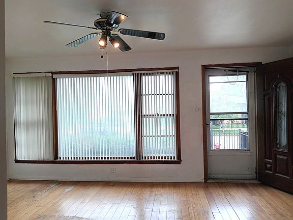 3rd image of 2133 W 49th Pl