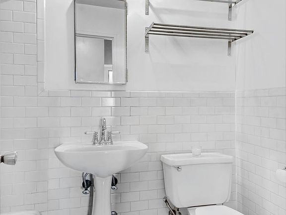 5th image of 105 Christopher St APT 3C