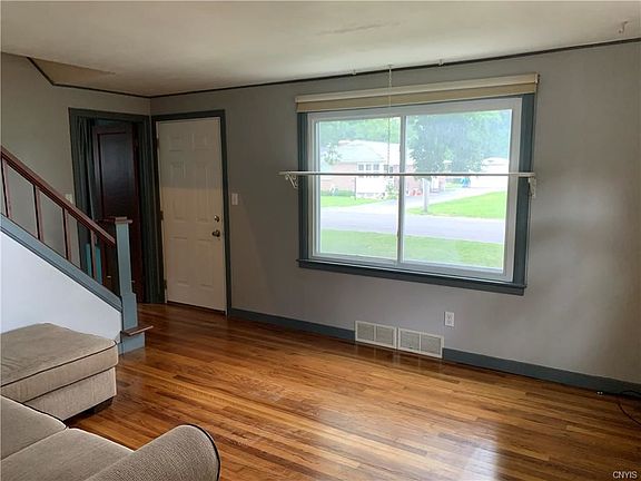 3rd image of 105 Earl Ave