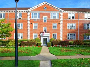 127 2nd St APT D1, Garden City, NY 11530