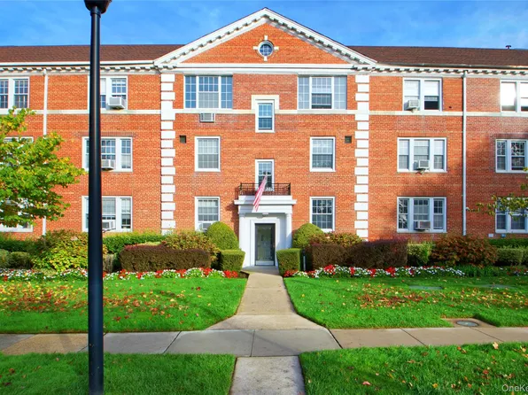 127 Second Street #D-1, Garden City, NY 11530