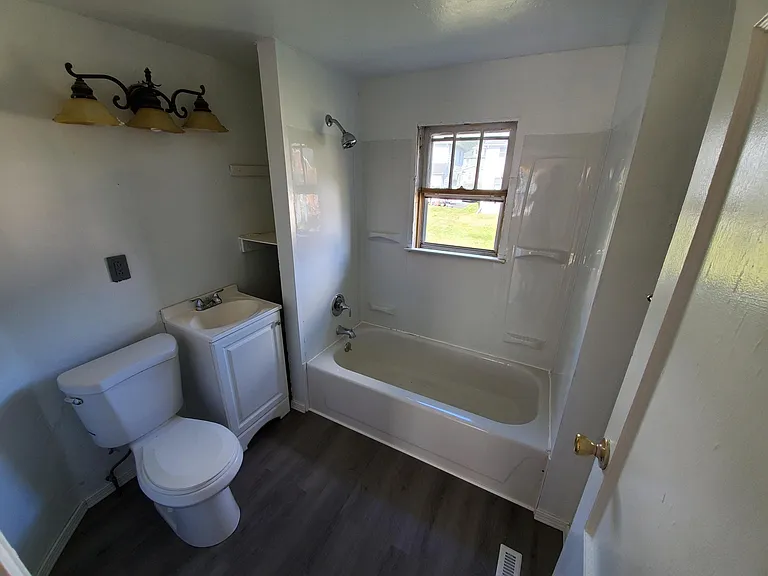 18 Albany Ave #2 — Photo 4