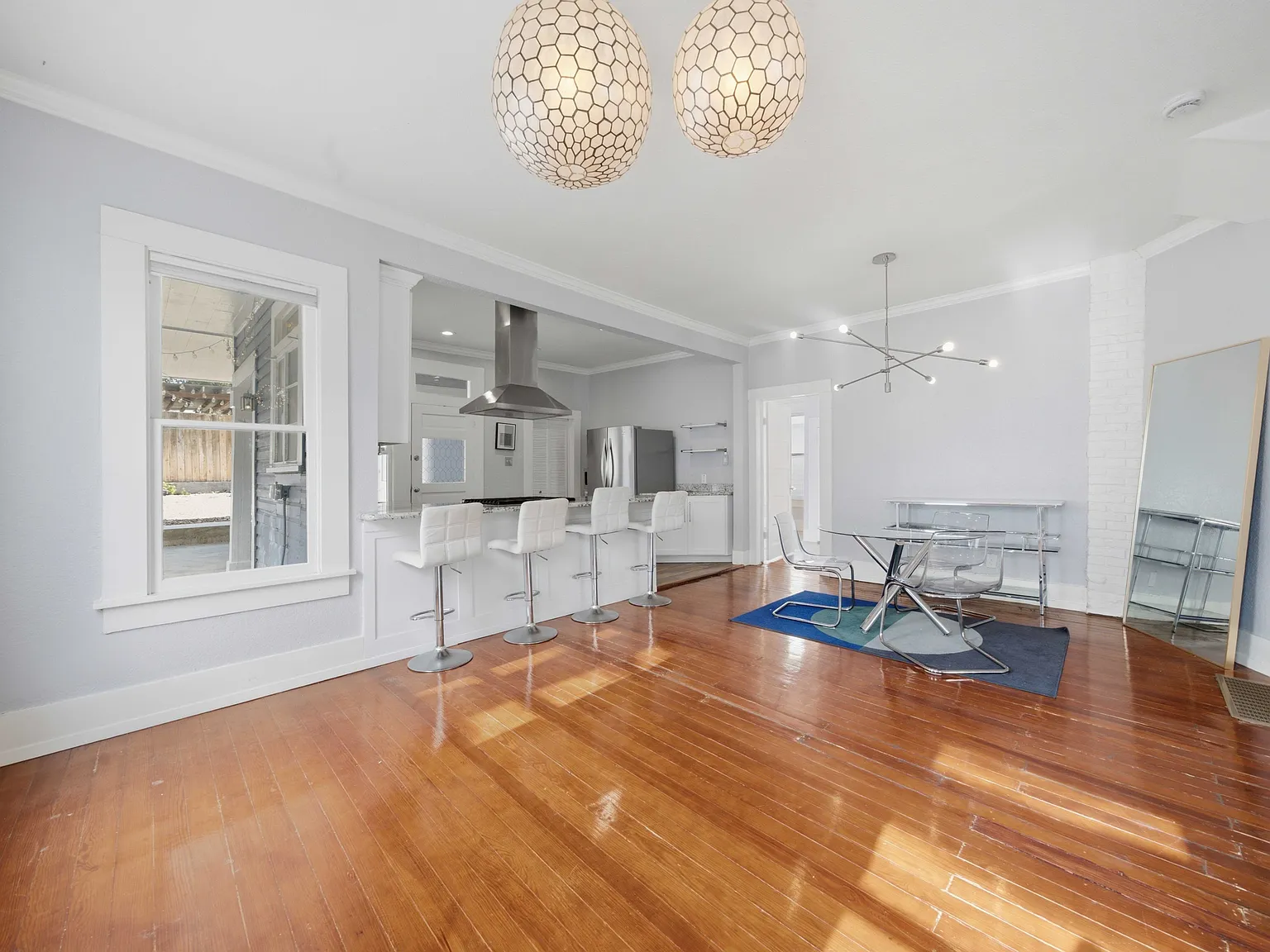 141 E Woodlawn Ave — Photo 4