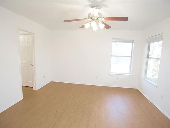 5th image of 2698 Bradley Ln