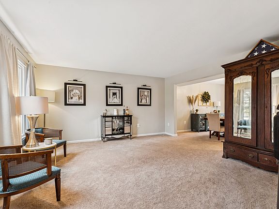 5th image of 14 Willow Glen Ct