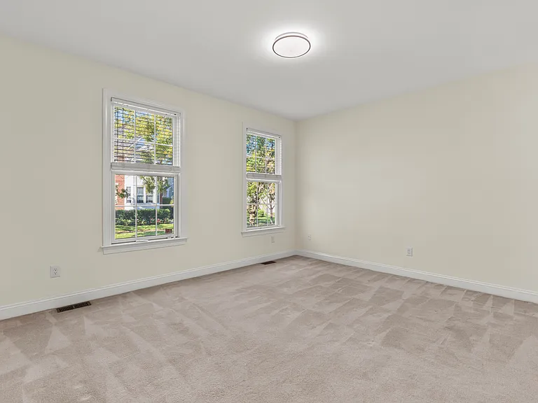 102 Burnet Cres #102 — Photo 41