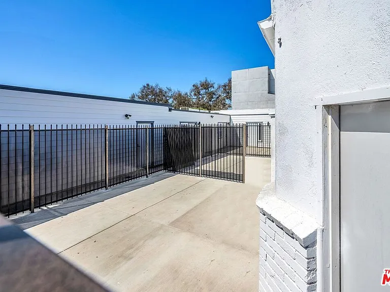 303 Culver Blvd — Photo 17