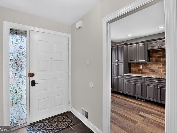 2nd image of 1139 Putnam Blvd #23