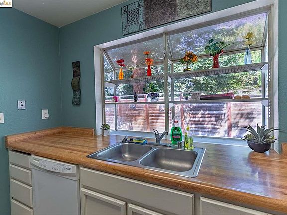 5th image of 1682 Somerset Pl