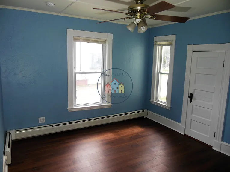 Middle Bedroom