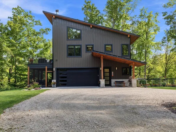 15812 Mac Holz Ln, Mountain, WI 54149