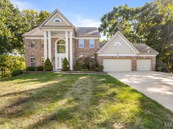 16 Regatta Bay Ct, Lake Saint Louis, MO 63367