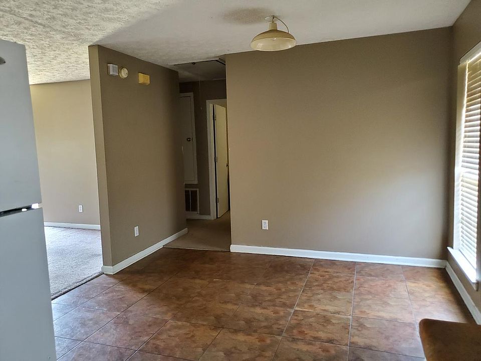 2nd image of 5818 Valley Brook Ln