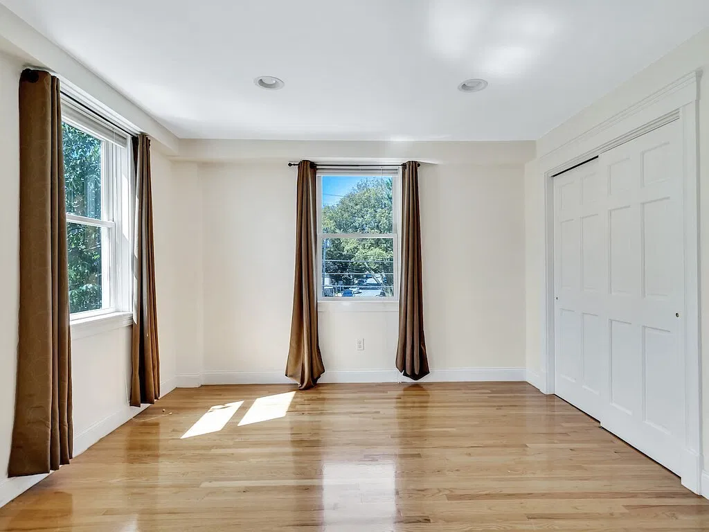 2 Sherman Court - 1 — Photo 3