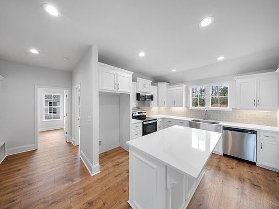 4th image of 228 McNeal Heritage Cir
