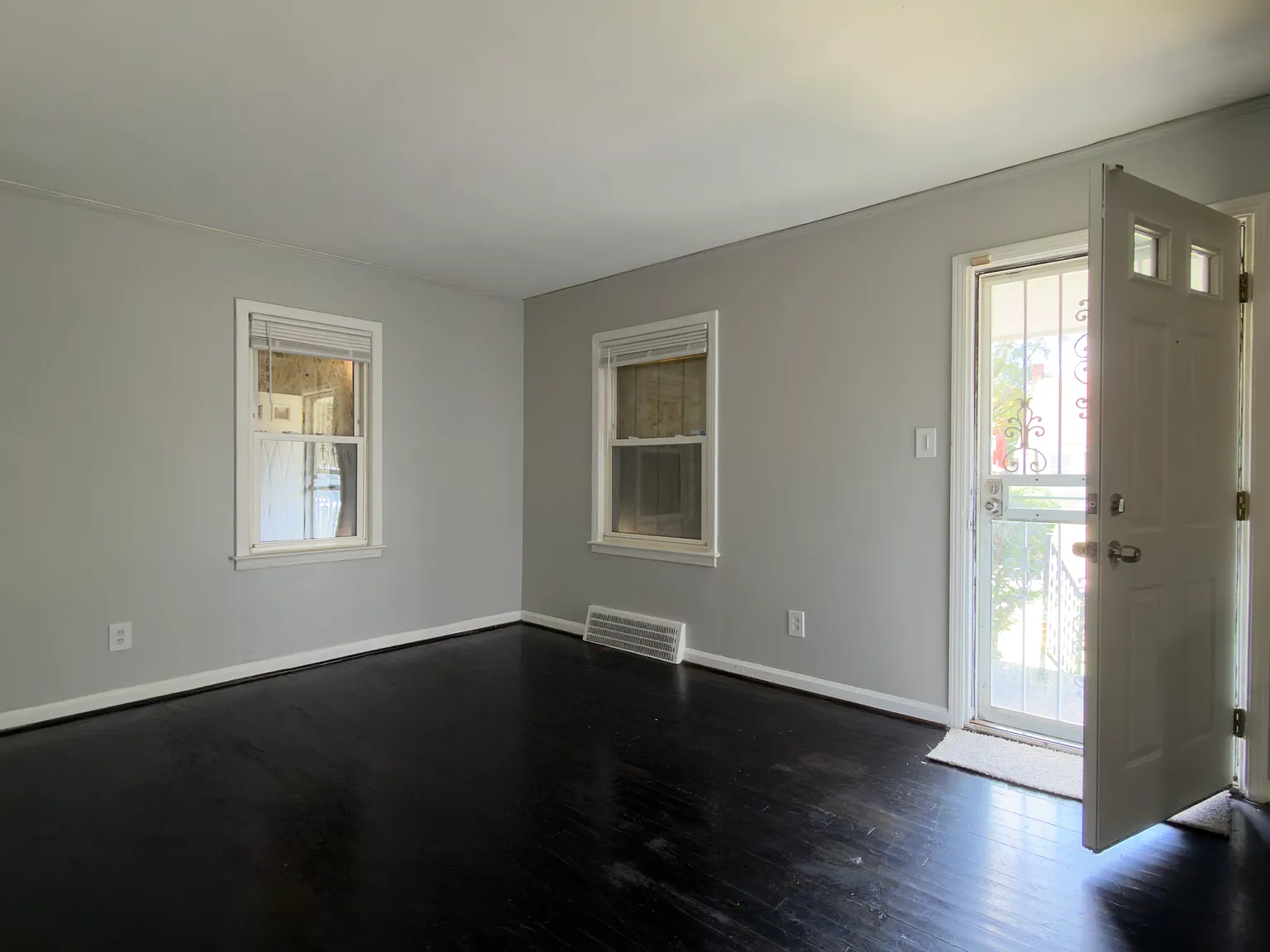 3 bed, 1008 sqft, $1,190 — Photo 2