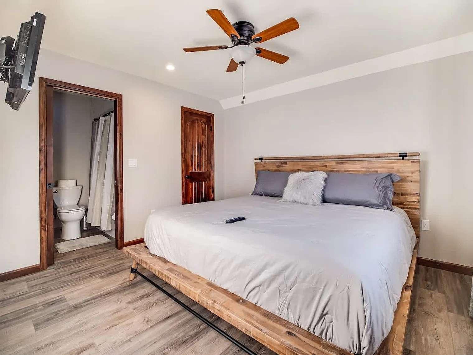 4 bed, 4.0 bath, $6,068 — Photo 4