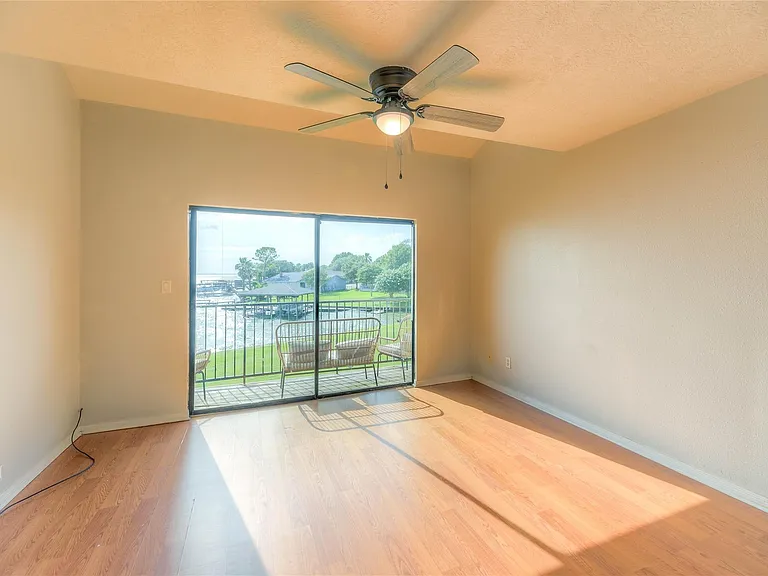 445 Carolcrest Ln #422 — Photo 3